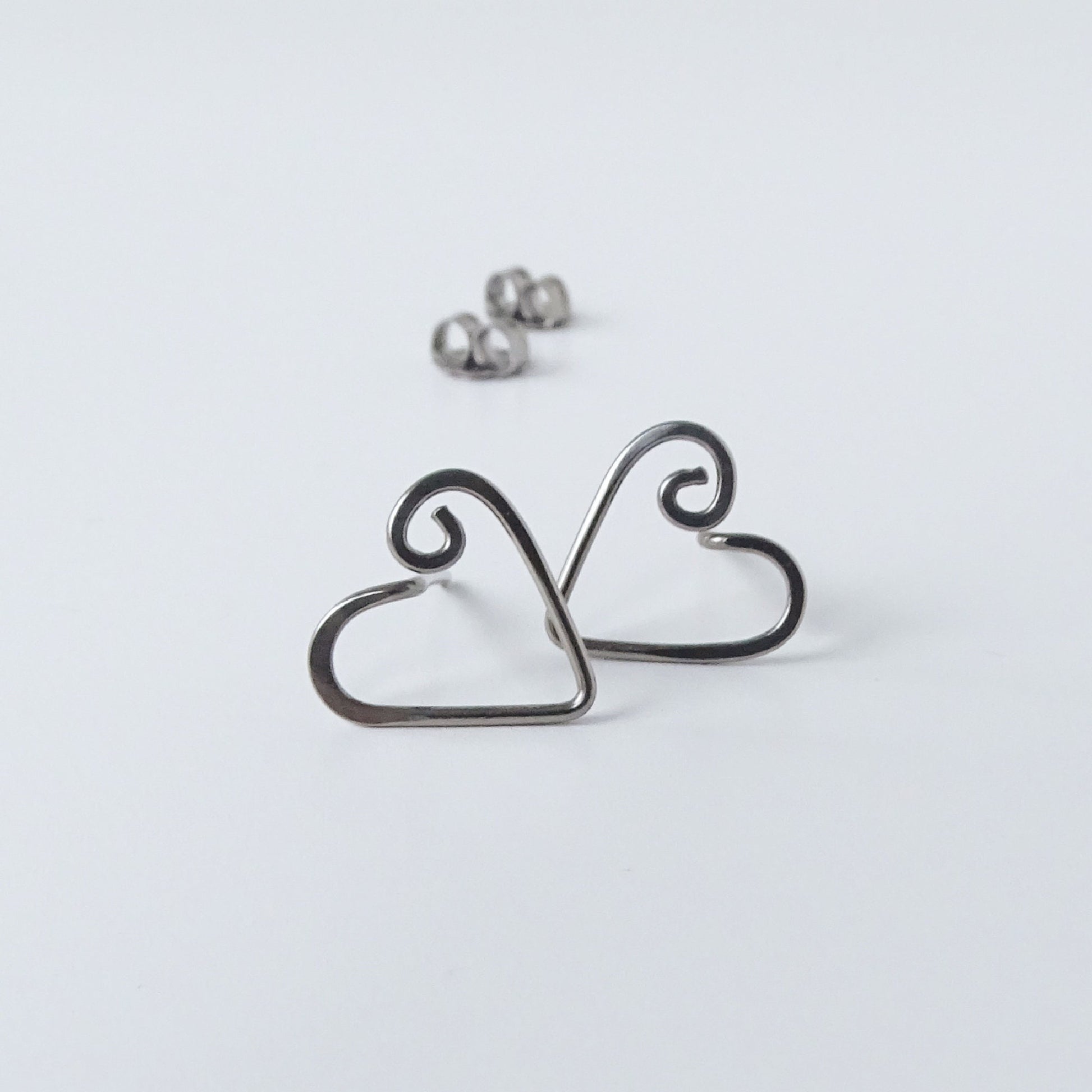 Small Heart Studs Niobium Post Earrings, Wire Swirl Love Heart Posts, Hypoallergenic Nickel Free Open Heart Stud Earrings for Sensitive Ears