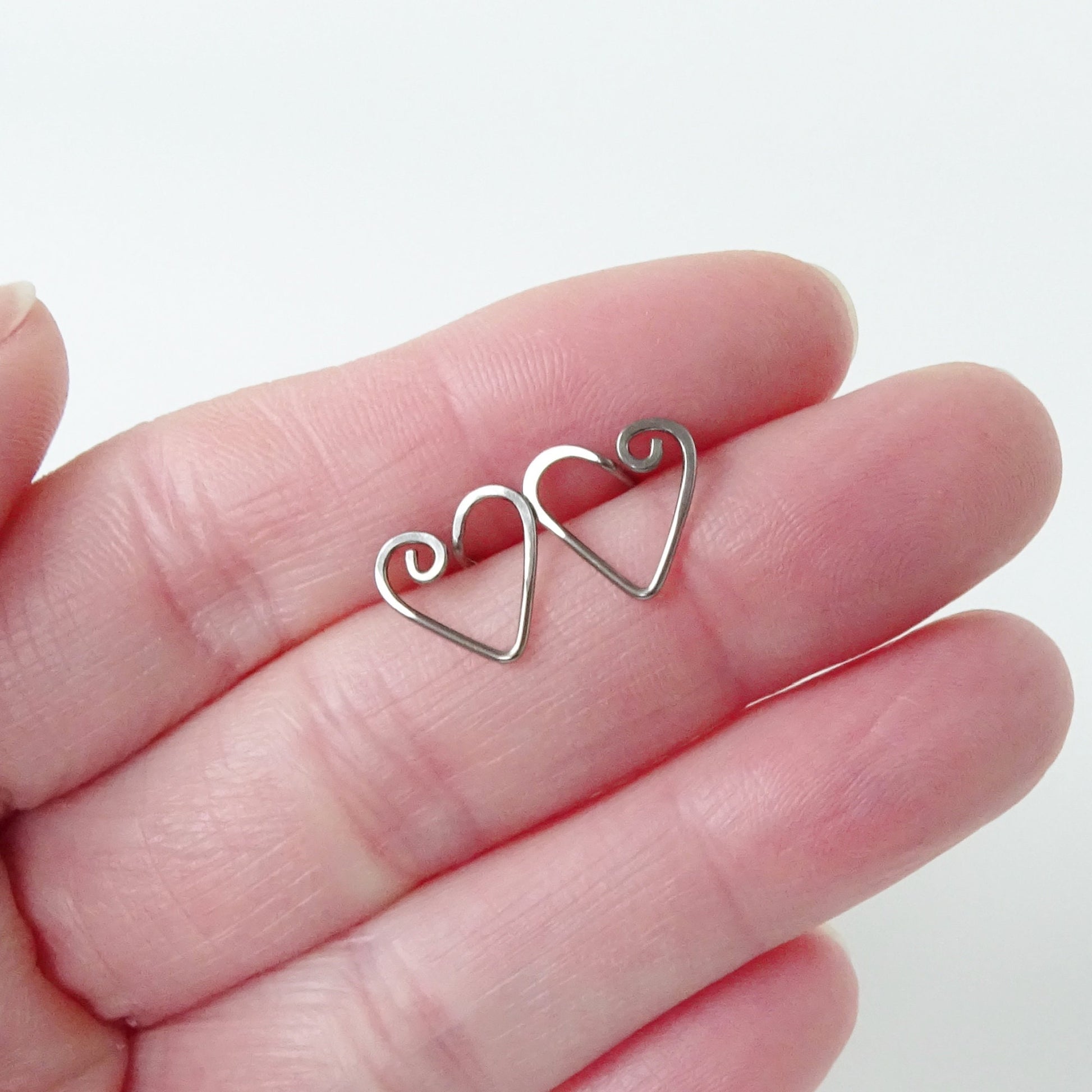 Small Heart Studs Niobium Post Earrings, Wire Swirl Love Heart Posts, Hypoallergenic Nickel Free Open Heart Stud Earrings for Sensitive Ears