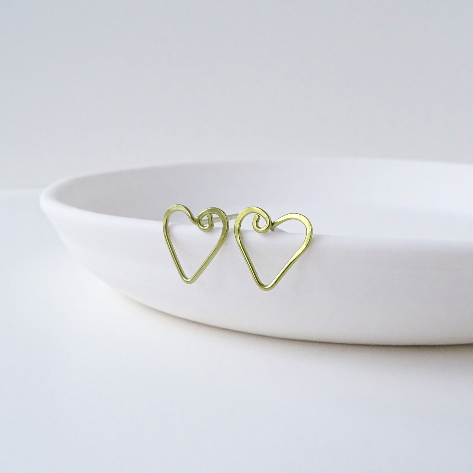 Small Heart Studs Gold Niobium Post Earrings, Swirl Love Heart Posts, Hypoallergenic Nickel Free Open Heart Stud Earrings for Sensitive Ears