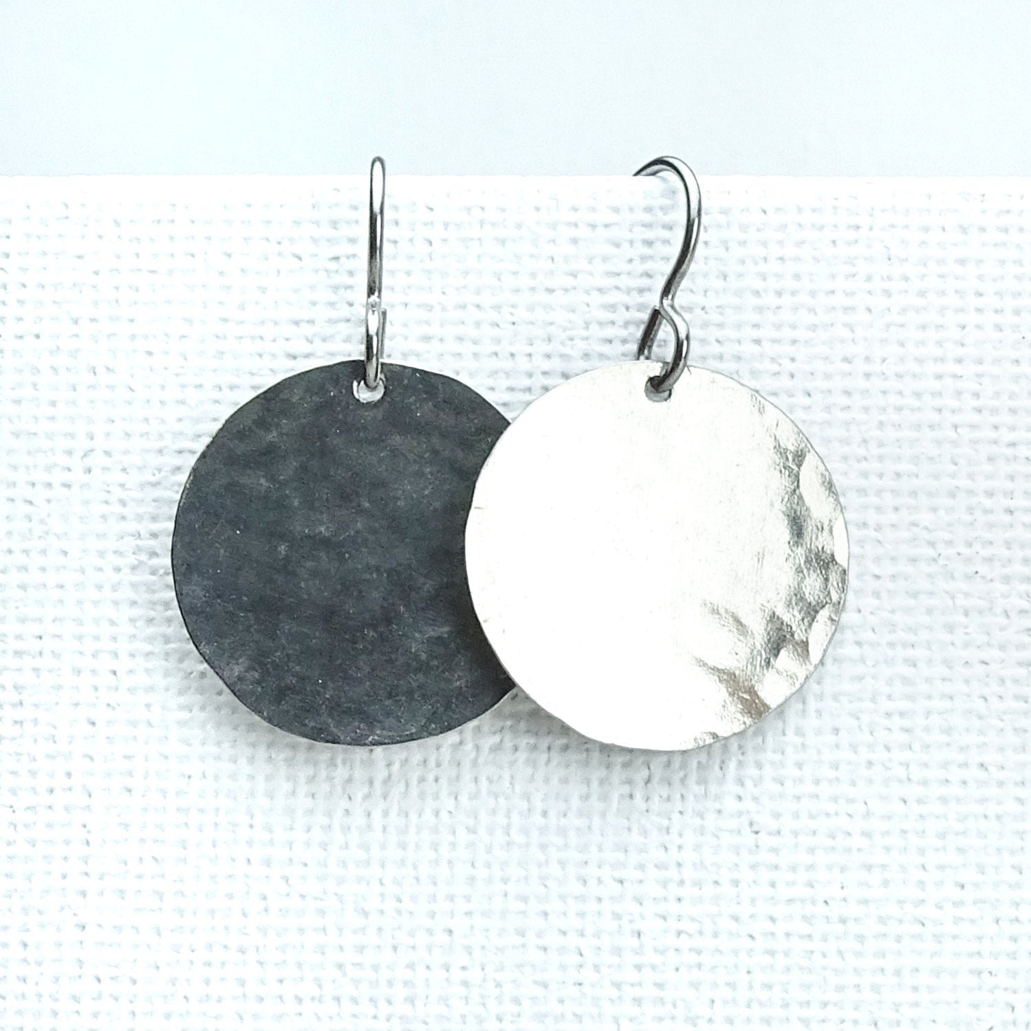 Medium Disc Titanium Earrings, Hammered Silver Niobium Round Circle Disk, Nickel Free Hypoallergenic Niobium Earrings for Sensitive Ears