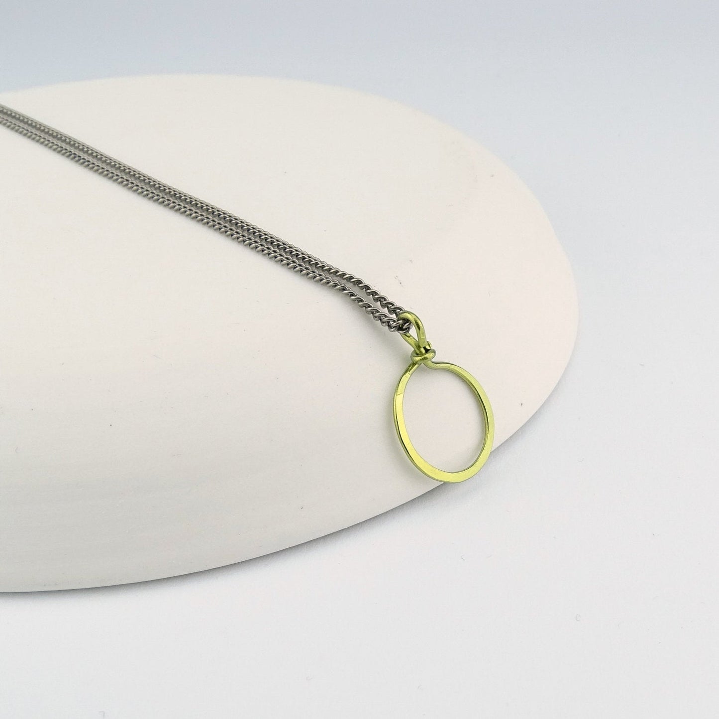Gold Small Hoop Titanium Necklace, Simple Modern Mixed Metal Hammered Circle Hypoallergenic Niobium and Titanium Necklace for Sensitive Skin