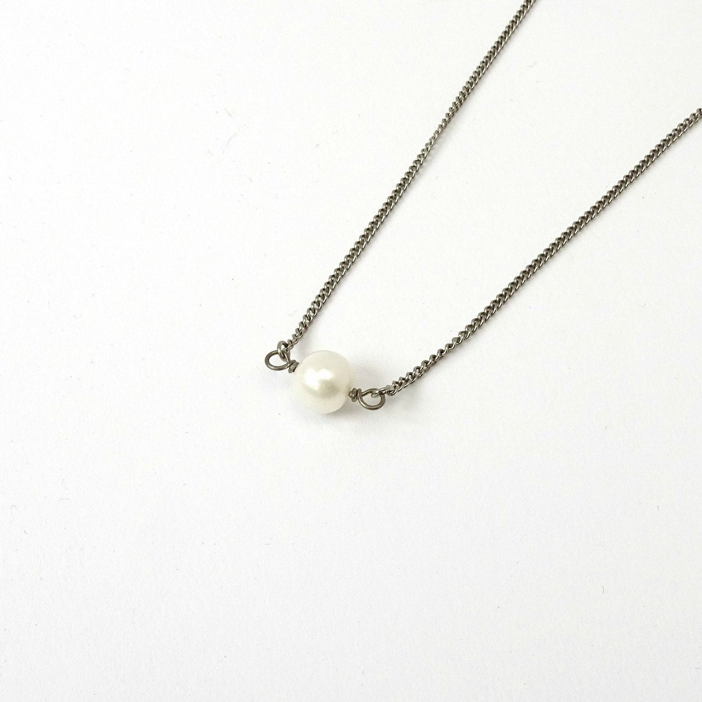 Single White Pearl Titanium Necklace, Ivory Freshwater Pearl Niobium Bridal Necklace, Hypoallergenic Nickel Free Sensitive Skin Jewelry