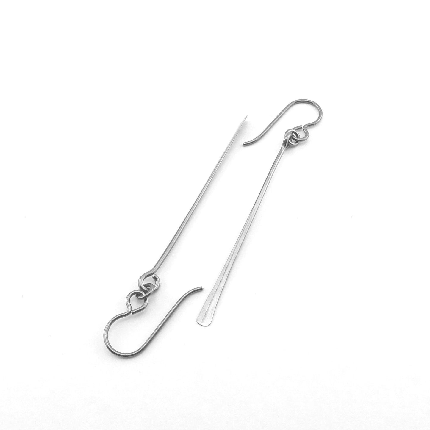 Long Hammered Bar Titanium Earrings, Elegant Silver Gray Niobium Hypoallergenic Bars, Nickel Free Modern Stick Earrings for Sensitive Ears