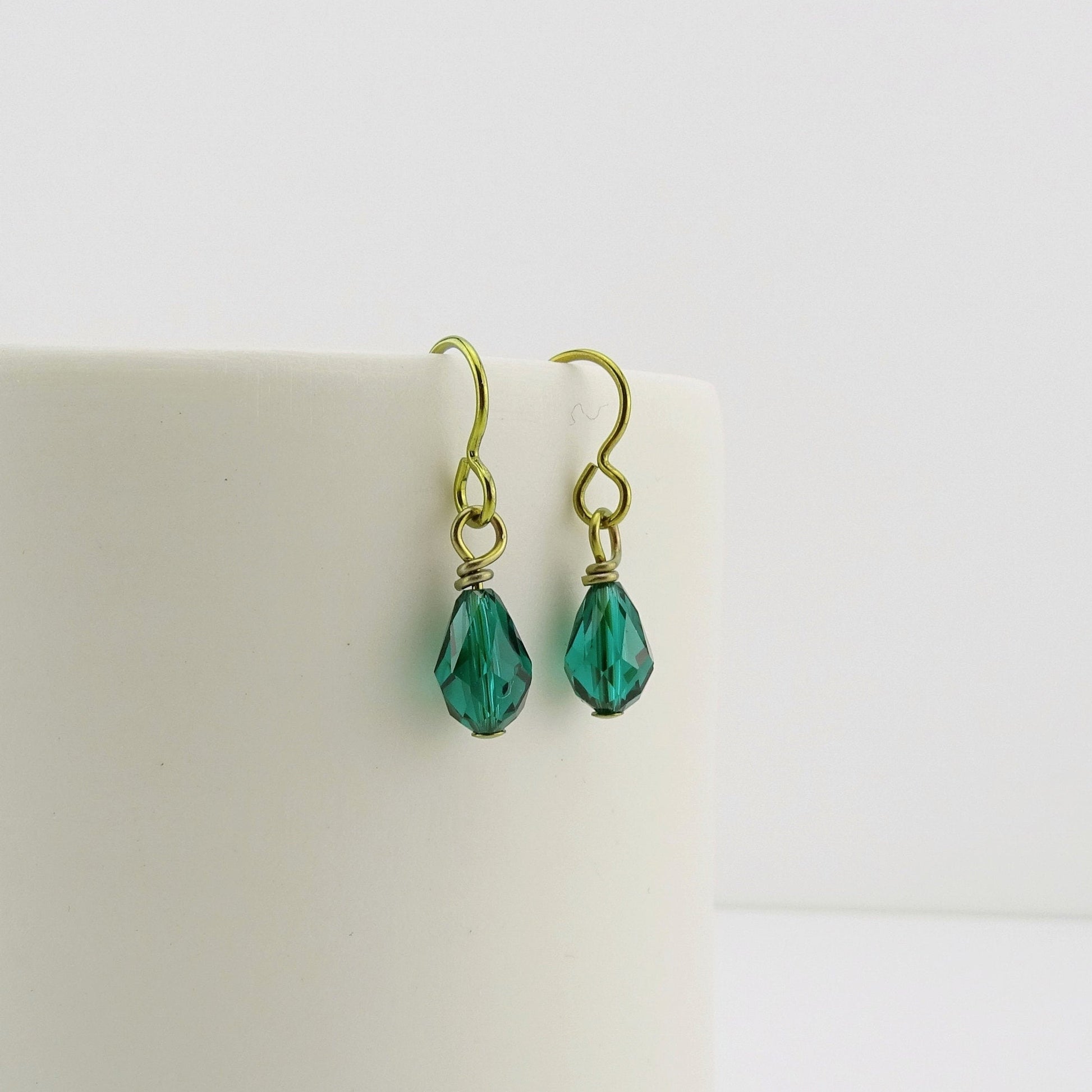 Emerald Teardrop Gold Niobium Earrings, Green Crystal Swarovski Drop, Nickel Free Earrings for Sensitive Ears, Hypoallergenic Jewelry