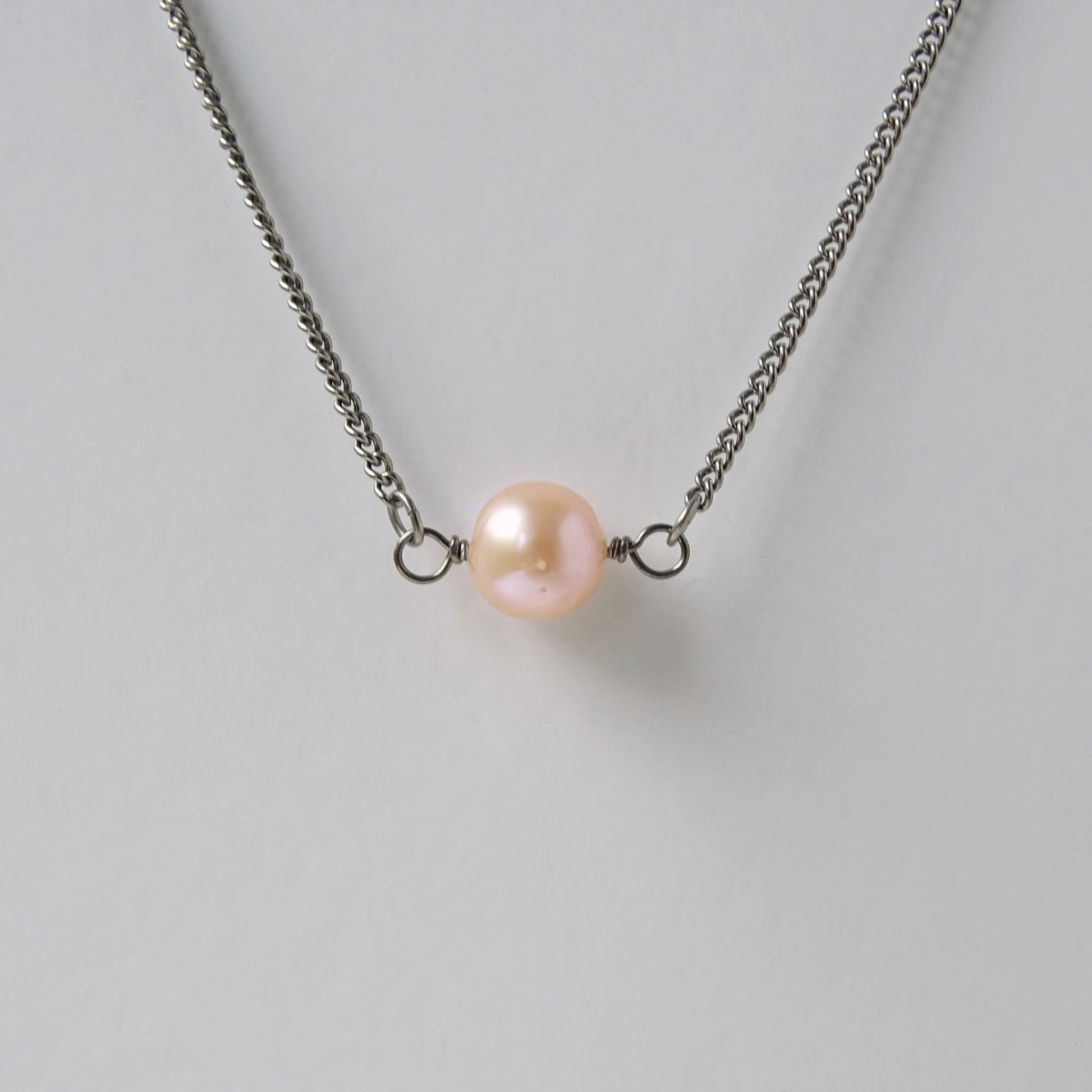Single Pink Pearl Titanium Necklace, Niobium Wire Wrapped Freshwater Pearl, Nickel Free Necklace for Sensitive Skin, Hypoallergenic Jewelry