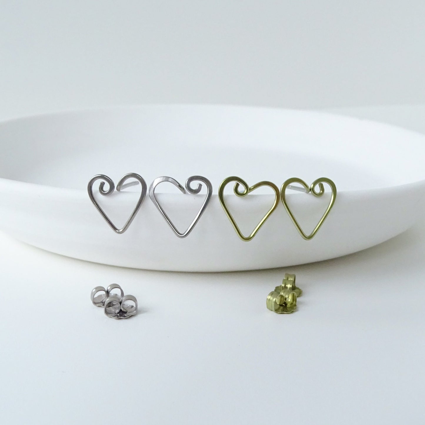 Small Heart Studs Gold Niobium Post Earrings, Swirl Love Heart Posts, Hypoallergenic Nickel Free Open Heart Stud Earrings for Sensitive Ears