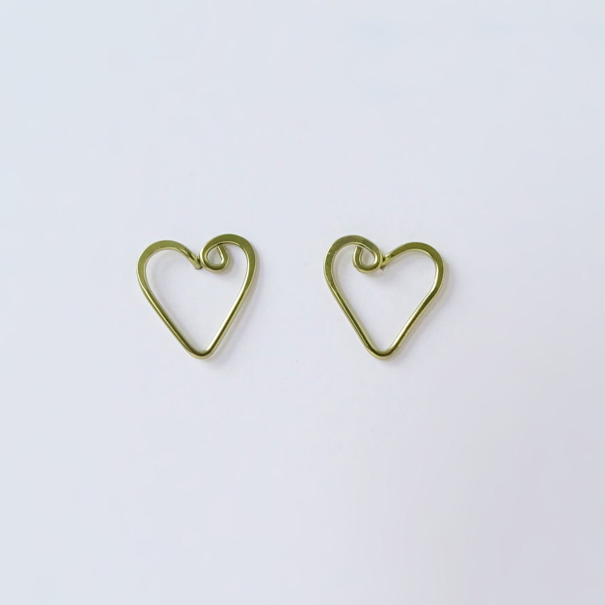 Small Heart Studs Gold Niobium Post Earrings, Swirl Love Heart Posts, Hypoallergenic Nickel Free Open Heart Stud Earrings for Sensitive Ears
