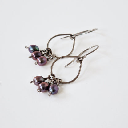Hypoallergenic Teardrop Earrings with Black Pearls