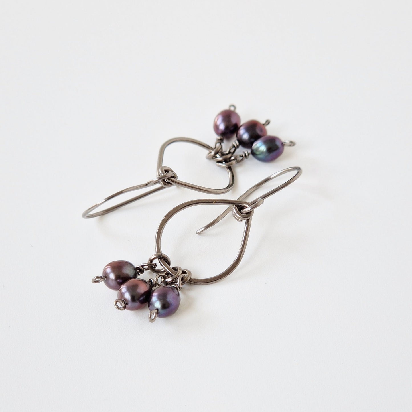 Hypoallergenic Teardrop Earrings with Black Pearls
