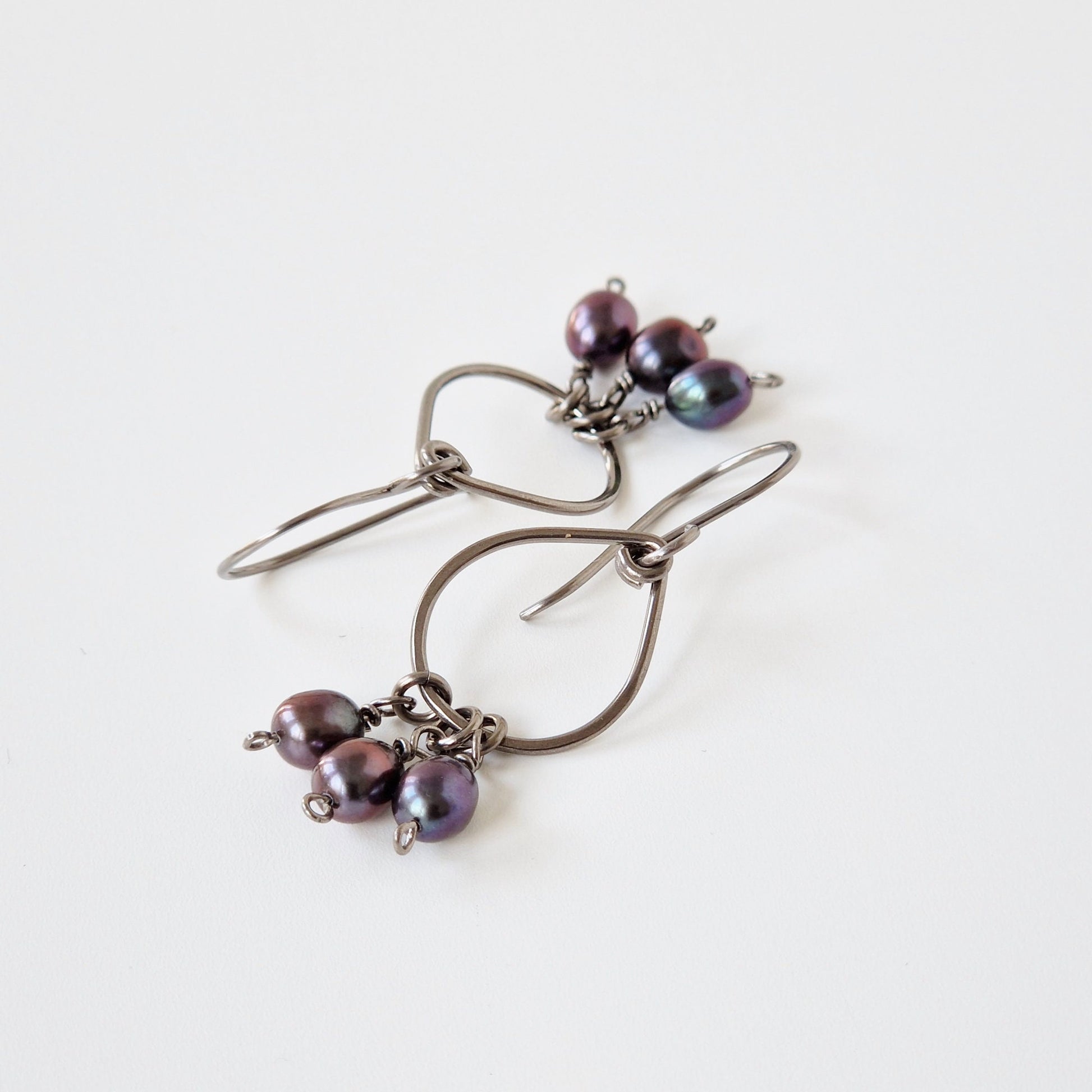 Hypoallergenic Teardrop Earrings with Black Pearls