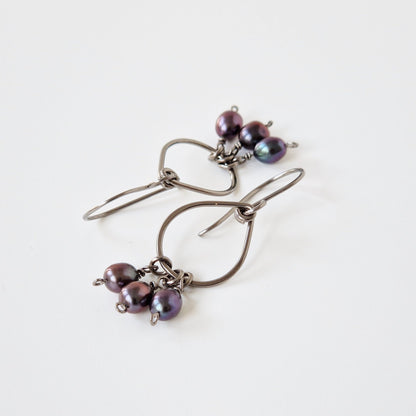 Hypoallergenic Teardrop Earrings with Black Pearls