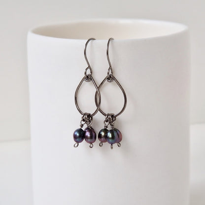 Hypoallergenic Teardrop Earrings with Black Pearls