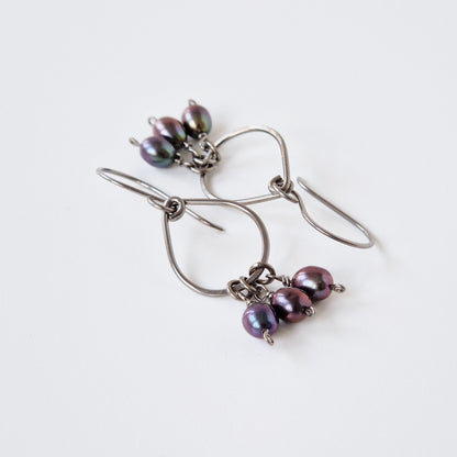 Hypoallergenic Teardrop Earrings with Black Pearls
