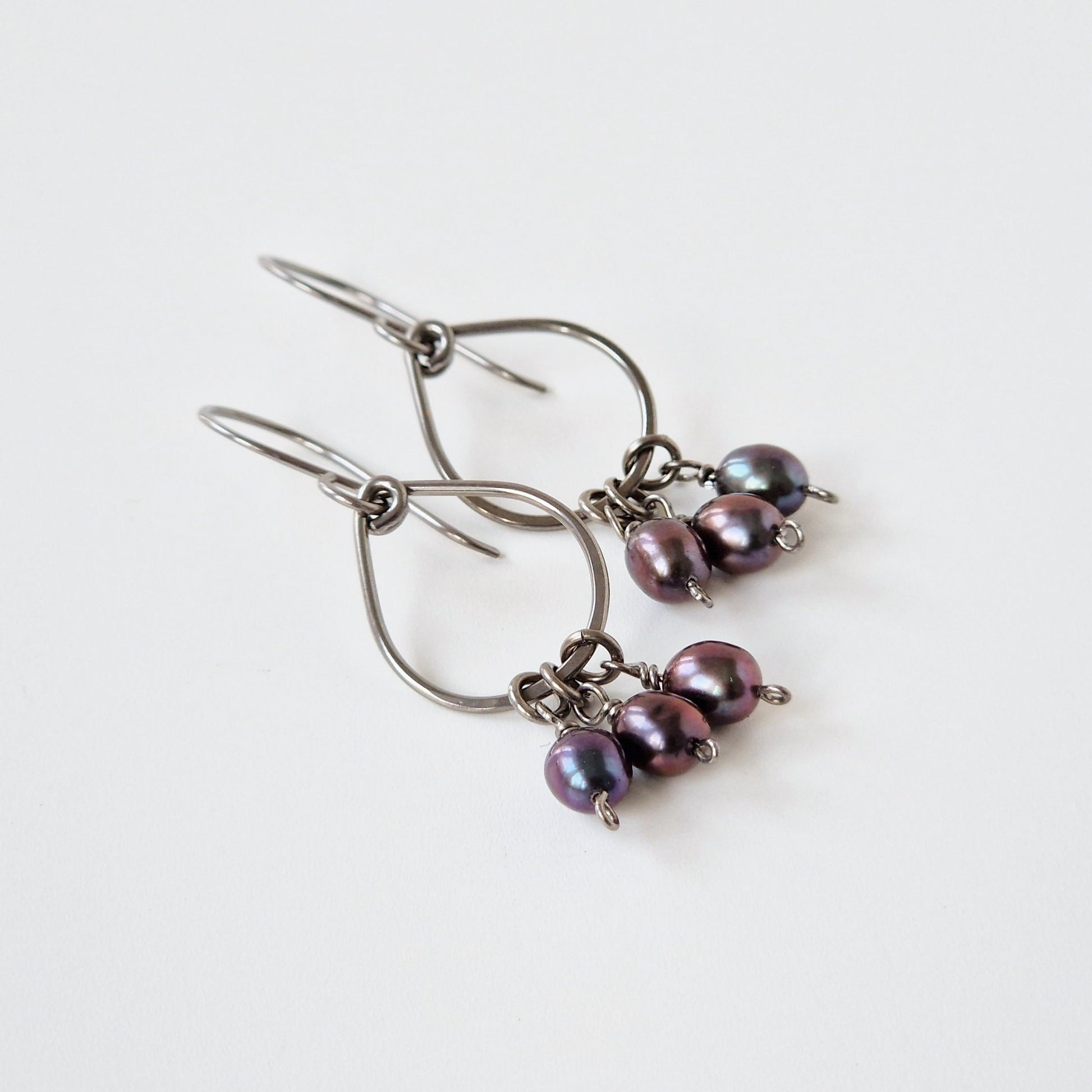 Hypoallergenic Teardrop Earrings with Black Pearls