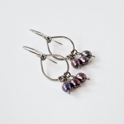 Hypoallergenic Teardrop Earrings with Black Pearls