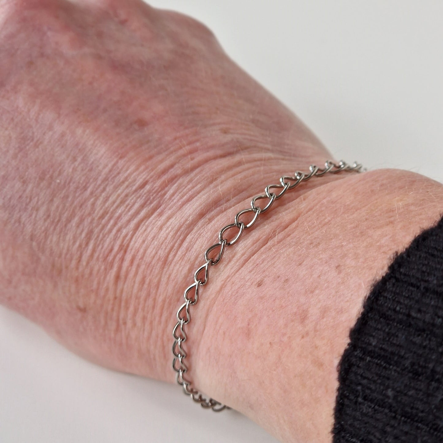 Fine Curb Chain Titanium Bracelet